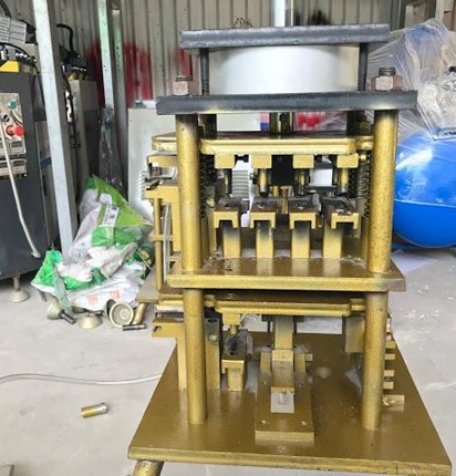 MÁY ĐỘT DẬP XINGFA HỆ CỬA LÙA 93 BẰNG HƠI